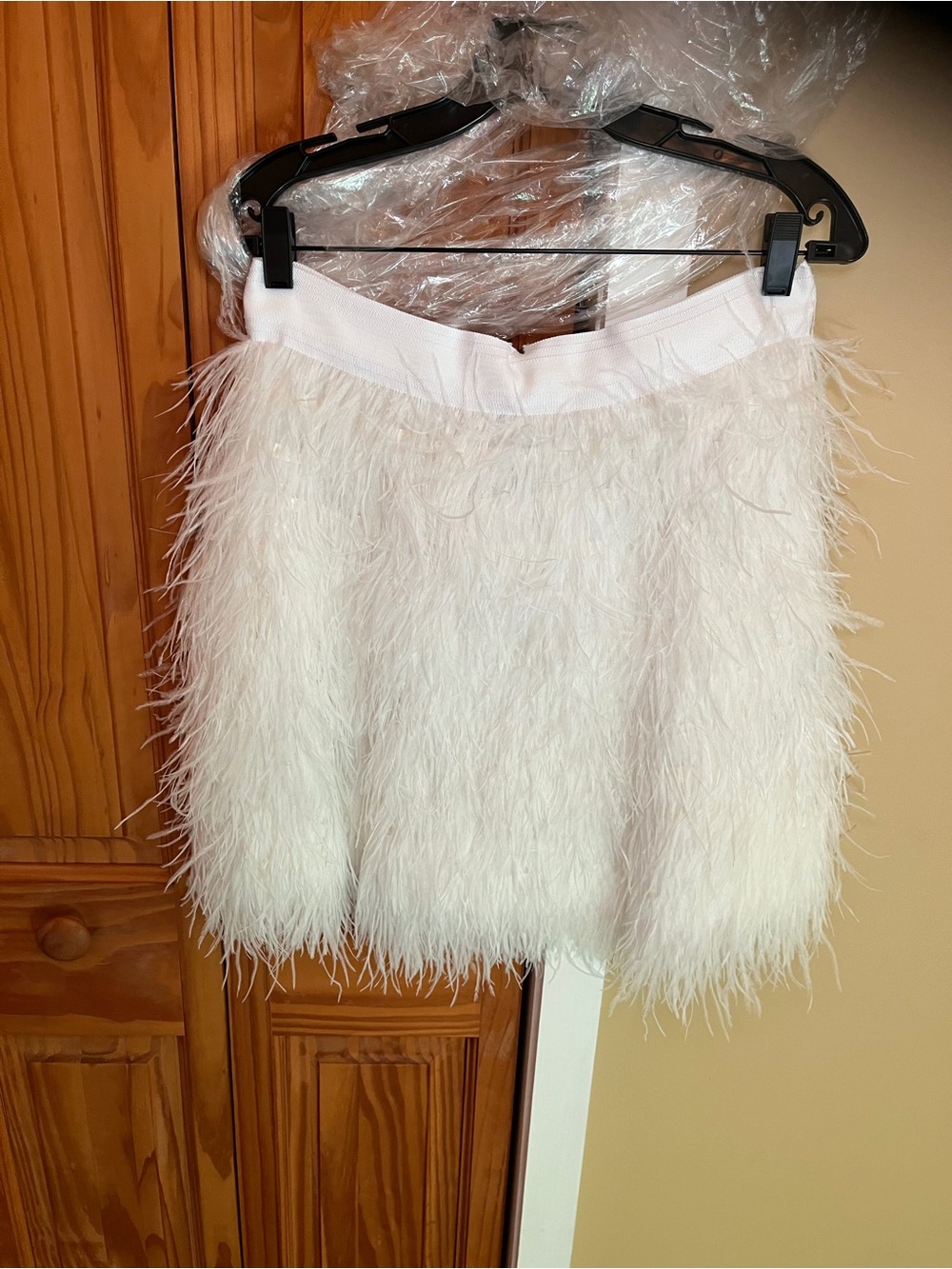 Alice + Olivia White Feather Mini Skirt NWT SZ 10